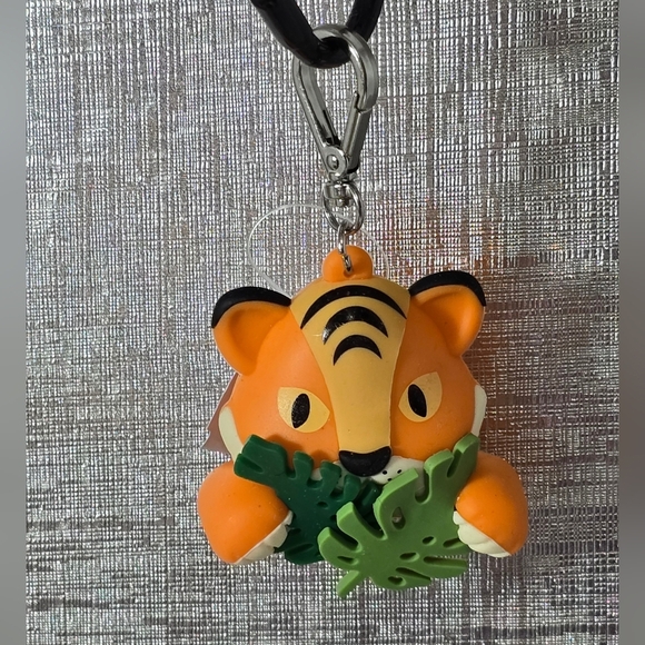 Bath & Body Works Accessories - Bath & body works tiger cub pocketbac holder new